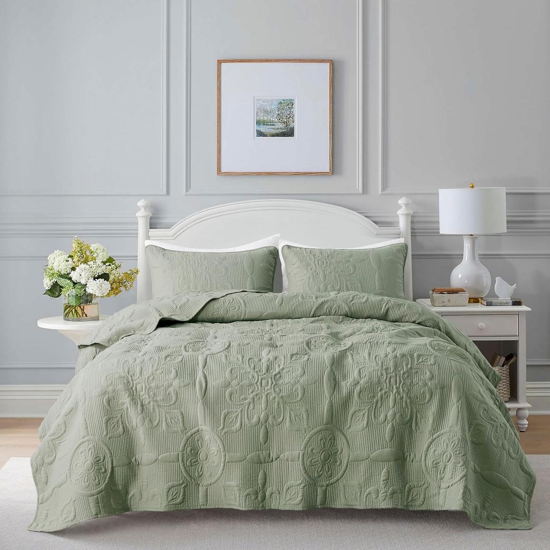 B2EVER Green Damask Quilt King Size Bedding Sets with 2 Pillow Shams, Boho Bedspread Lightweight Soft Farmhouse Vintage Bohemian Coverlet Retro Jacquard Pattern Bed Cover for All Season, 3 Pieces 