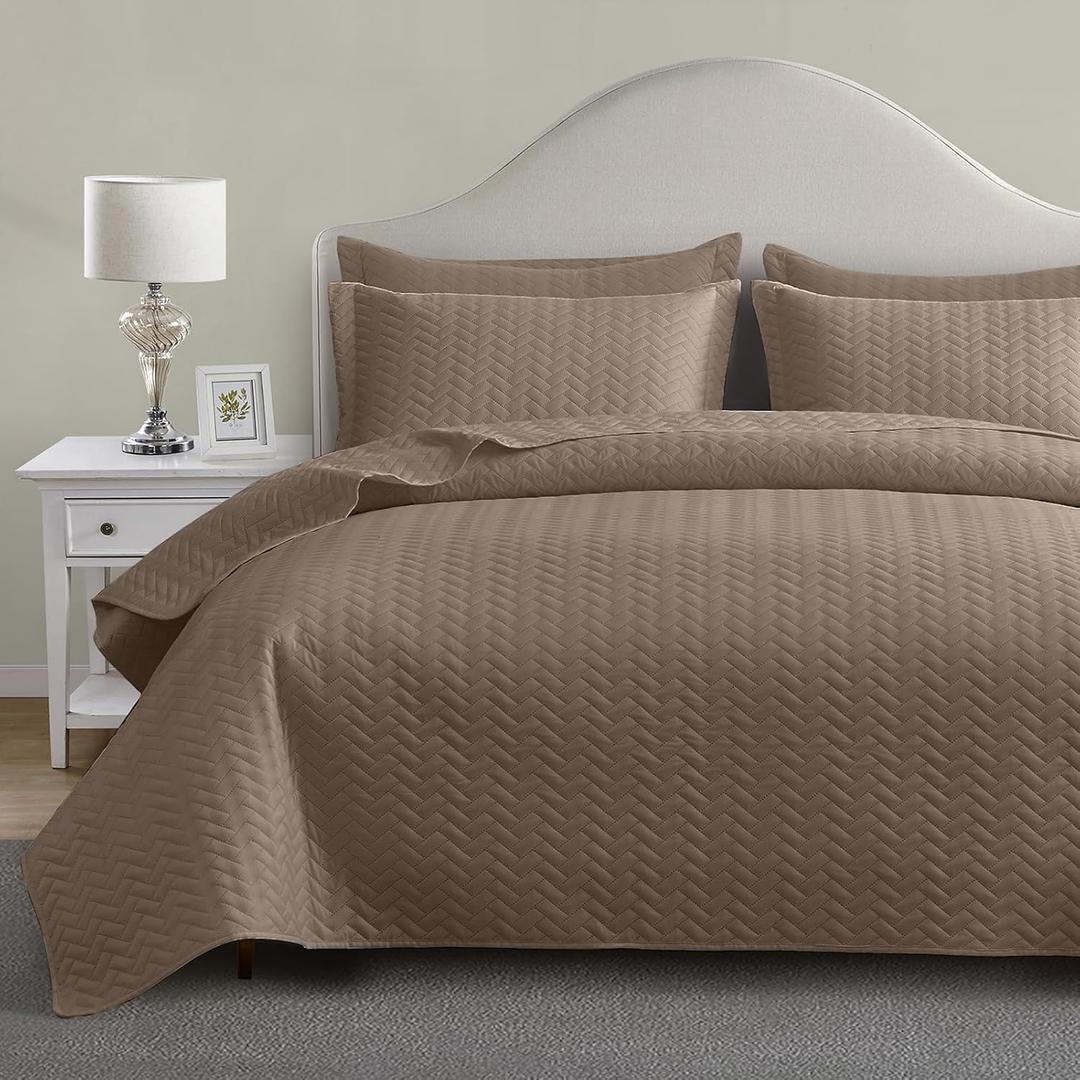 Maple&Stone Quilt Set Queen Size, Brown Lightweight Bedspread Ultrasonic Chevron Pattern Light Coverlet for All Season Comforter Bedding Decor - 3 Piece Queen Bed Cover Sets (Full/Queen (90'' X 96''))
