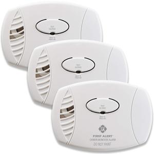 First Alert CO606, Plug-In Carbon Monoxide (CO) Detector, Hardwired Alarm with Battery Backup, 3-Pack