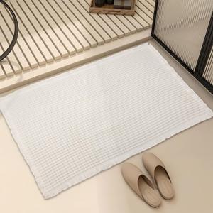 Waffle Bath Mat Rug, 20" x 32" Super Absorbent Non Slip Bath Mats for Bathroom Floor, Ultra Soft Bathmat Machine Washable Bathroom Rugs with Tassels, White