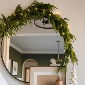 Suncalla 4 ft Christmas Mirror Garland with Light Artificial Norfolk Pine Cypress Garland Realistic Norfolk Pine Christmas Decoration for Xmas Mirror Fireplace Mantle Wall Table Stairs Indoor Decor