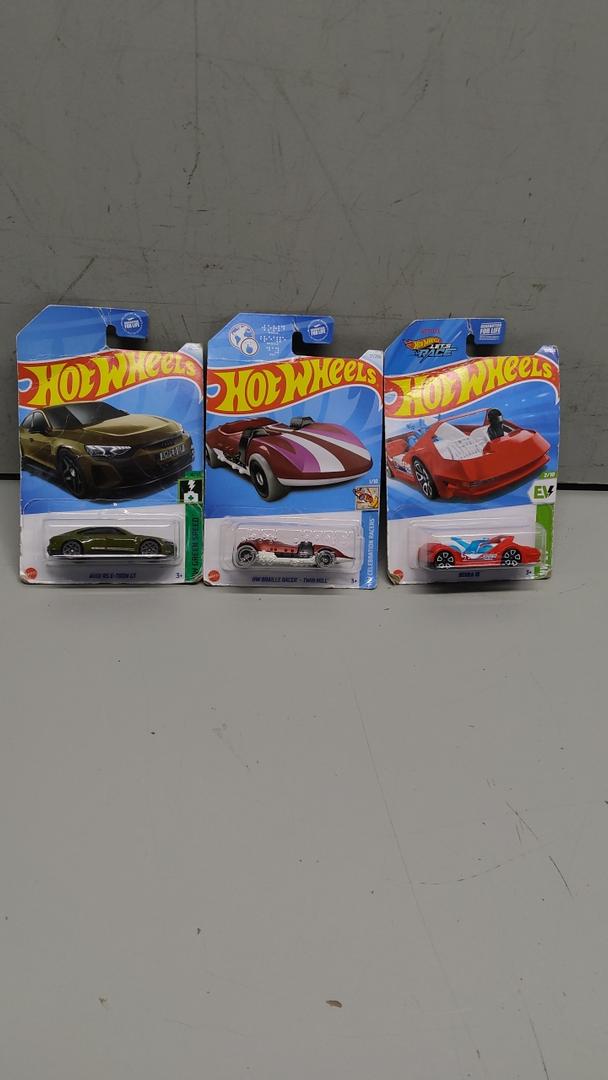 Pack Of 3 Hot Wheels Cars (Deora llI, HW Braille Racer - Twin Mill, Audi RS E-Tron GT)