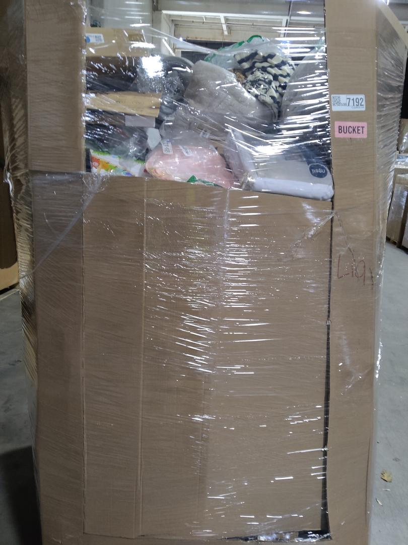 Pallet of salvage items