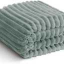 Soft Green King Size Blanket for Bed - 300GSM Cozy Warm Bedding Fleece Blanket for women, Cute Large Lightweight Sofa Couch Cover Bed Blankets for Her Him, Home Room Decor, Green, 108x90 Inches