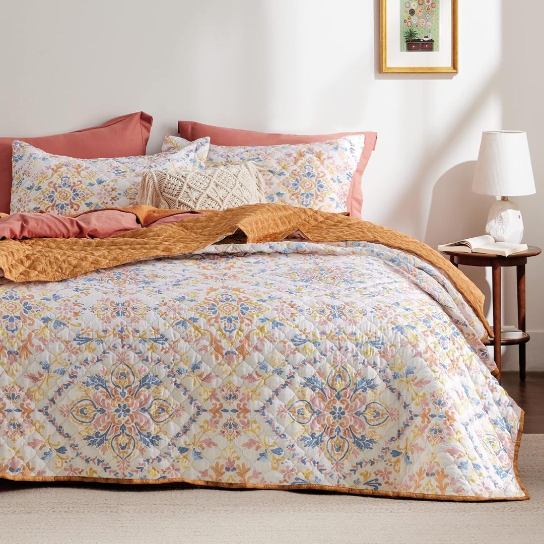 Bedsure Boho Quilt Set King - Reversible Orange Bohemian Quilt Bedding Set, 3 Pieces Lightweight Microfiber Bedspread, Damask Patterned Coverlet with 2 Pillow Shams for All Seasons (106"x96")