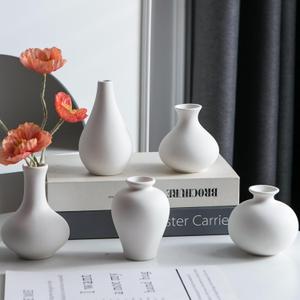 Small White Vases, Ceramic Bud Vase Set of 5, Mini Pottery Vases for Pampas Grass, Flowers, Decorative Vases for Home Modern Decor, Rustic Decor, Veses for Living Room Dining Table Shelves