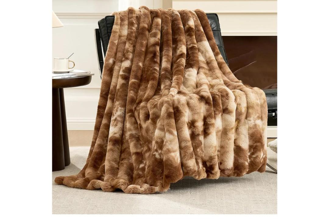 Cozy Bliss Deluxe Striped Rabbit Faux Fur Throw Blanket, Soft Fluffy Warm Plush Blanket for Winter, Modern Homr Decor, Tie-dye Brown 50"x60"