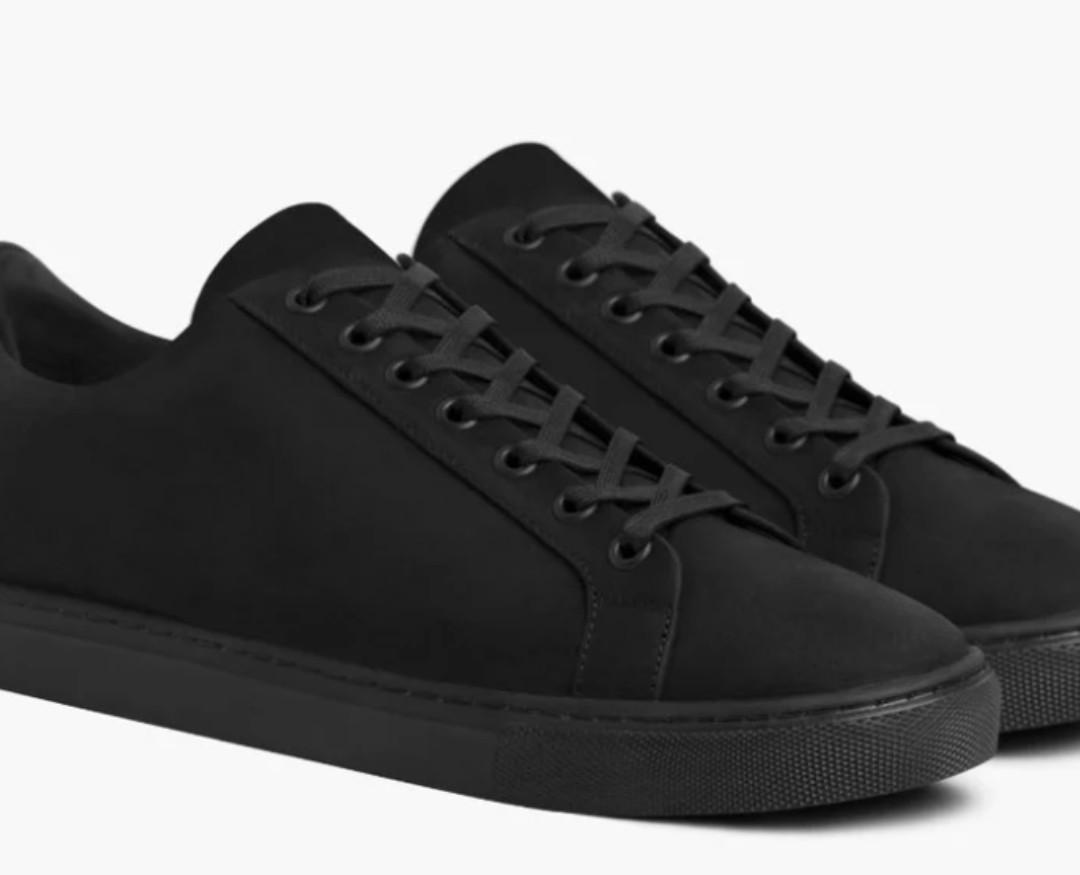 Black Man's Sneakers Thursday. 9.5