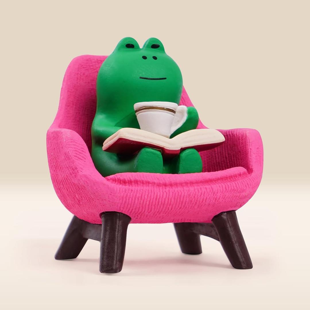 Miniature Frog Figurines Office Desk Accessories, Knick Knacks for Home & Fairy Garden Decor, Funny Gifts for Frog Lovers(Pink Sofa)