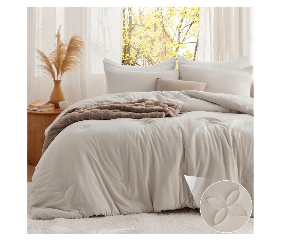 Bedsure Full Size Comforter Set Beige, Soft Prewashed Full Bedding, Quilted Comforter with Clover Design, Down Alternative Comforter for All Seasons, 3 Pieces Bed Set with 2 Pillow Shams