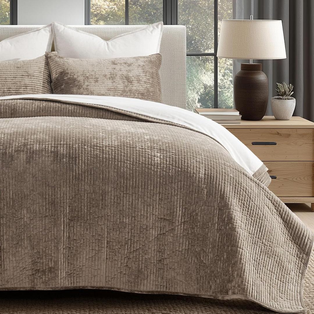 EVERGRACE Velvet Quilt Set King Size, Luxurious Soft Quilted Bedding Sets, Lightweight Velvet Comforter for All Season, Striped Channel Bedspread Coverlet with 2 Shams, Natural Tan