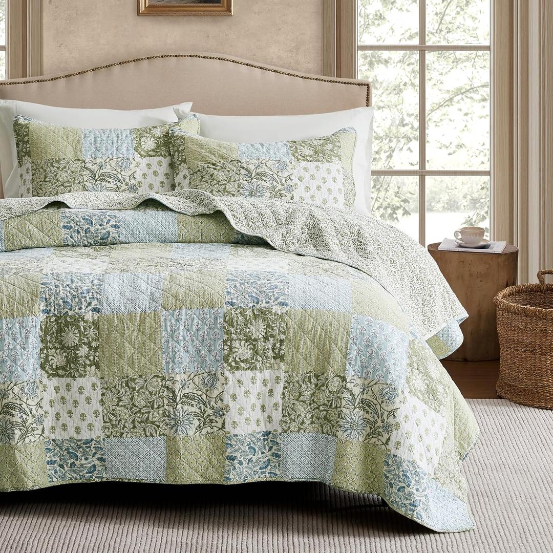 WDCOZY 100% Cotton Reversible Patchwork Quilt King Size, Lightweight Farmhouse Vintage Shabby Chic Bedding Set with 2 Pillow Shams, Green Floral Printed Pattern Bedspread Coverlet for All Seasons, King(106"x96"
