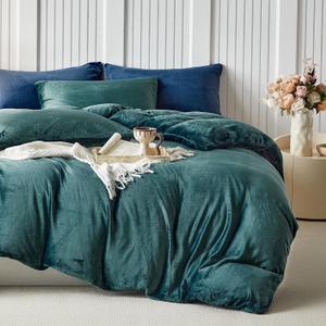 WARMDERN Peacock Blue Velvet Duvet Cover Set Oversized King Size, Luxury Milk Velvet Bedding Duvet Cover with Zipper Closure, 3pcs Ultra Soft Duvet Covers for All Seasons, 120" x 98", Peacock Blue