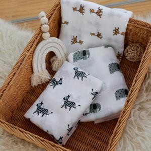 GLLQUEN BABY Receiving Blanket Boy Cotton Muslin Swaddle Blankets Girl Newborn Squares Breathable & Soft Thin Baby Blankets Cloths Double Absorbent Infant Swaddling Wrap - 3 Pack (Giraffe)