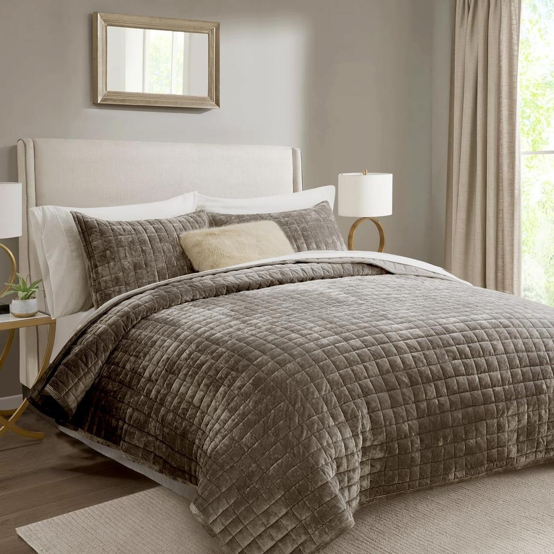 RECYCO Luxury Velvet Quilt Set Twin/Twin XL Size Bedding Sets, Ultra Soft Velvet Comforter Set, Lightweight Channel Box Stitch Oversized Bedspread Coverlet for All Season, with 1 Sham, Mocha Brown (Twin/Twin XL (68" x 92"))