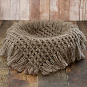 Coberllus Newborn Baby Photography Props Blanket Handmade Knitted Twist Wrap Posing Aid Backdrops for Boy Girls Photography Shoot (Soft Brown)