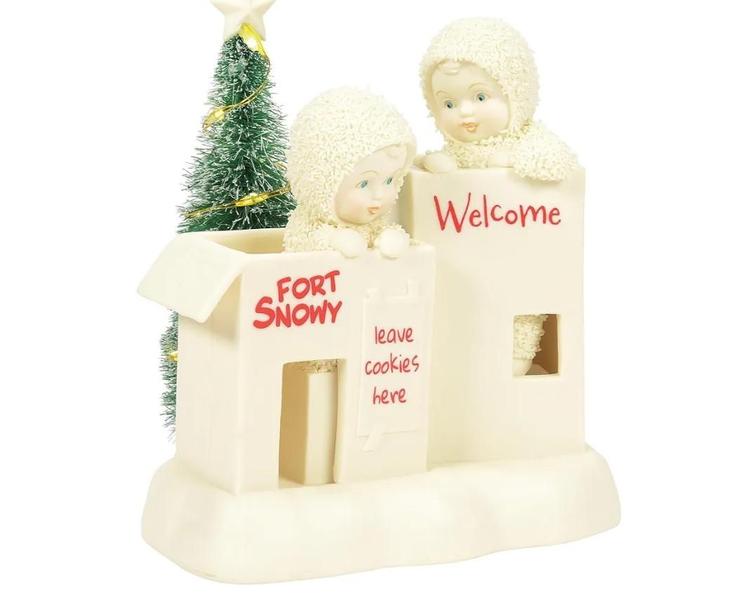 Department 56 Snowbabies Christmas Jubilee Frosty Frolic Fort with Tree Lit Figurine, 5.51 Inch, Multicolor