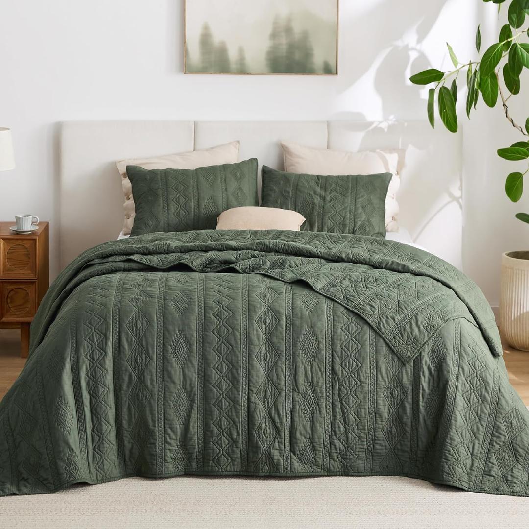 Bedsure 100% Cotton Quilt Set - King Size Bedspread, Lightweight Soft Bed Coverlet, PureWoven, 3-Piece Cozy Stitching Quilt Set with 2 Pillow Shams in Geometric Pattern, 106x96 inches, Olive Green