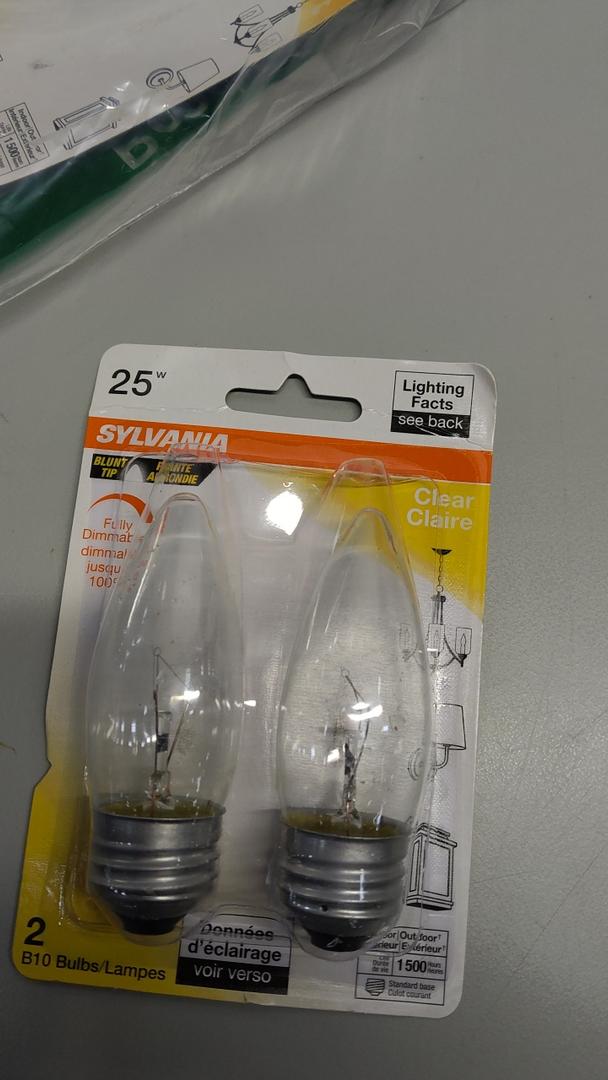 FOUR PACK OF SYLVANIA LIGHTS ONE BROKEN 25 W