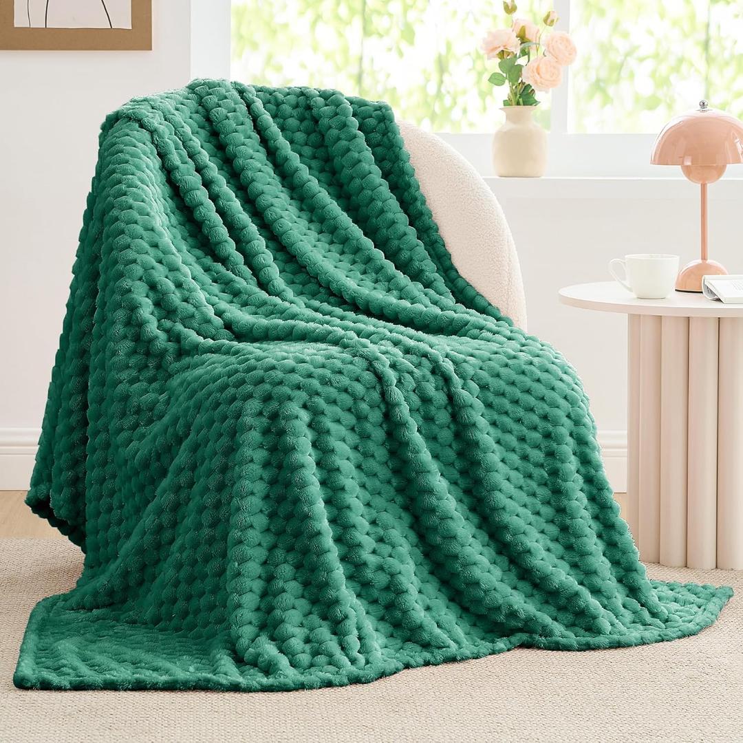 BEDELITE Fleece Throw Blanket for Couch & Bed - 3D Jacquard Decorative Dark Green Blanket, Super Soft and Cozy Warm Fuzzy Blanket All Seasons Suitable, 60x80Inches
