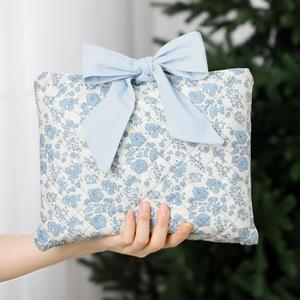 Honoson Quilted Bow Bible Sleeve Book Cover Case Padded Protector Washable Bible Bag Pouch Christian Gift for Women Girls Book Lover Gifts(Blue Floral)