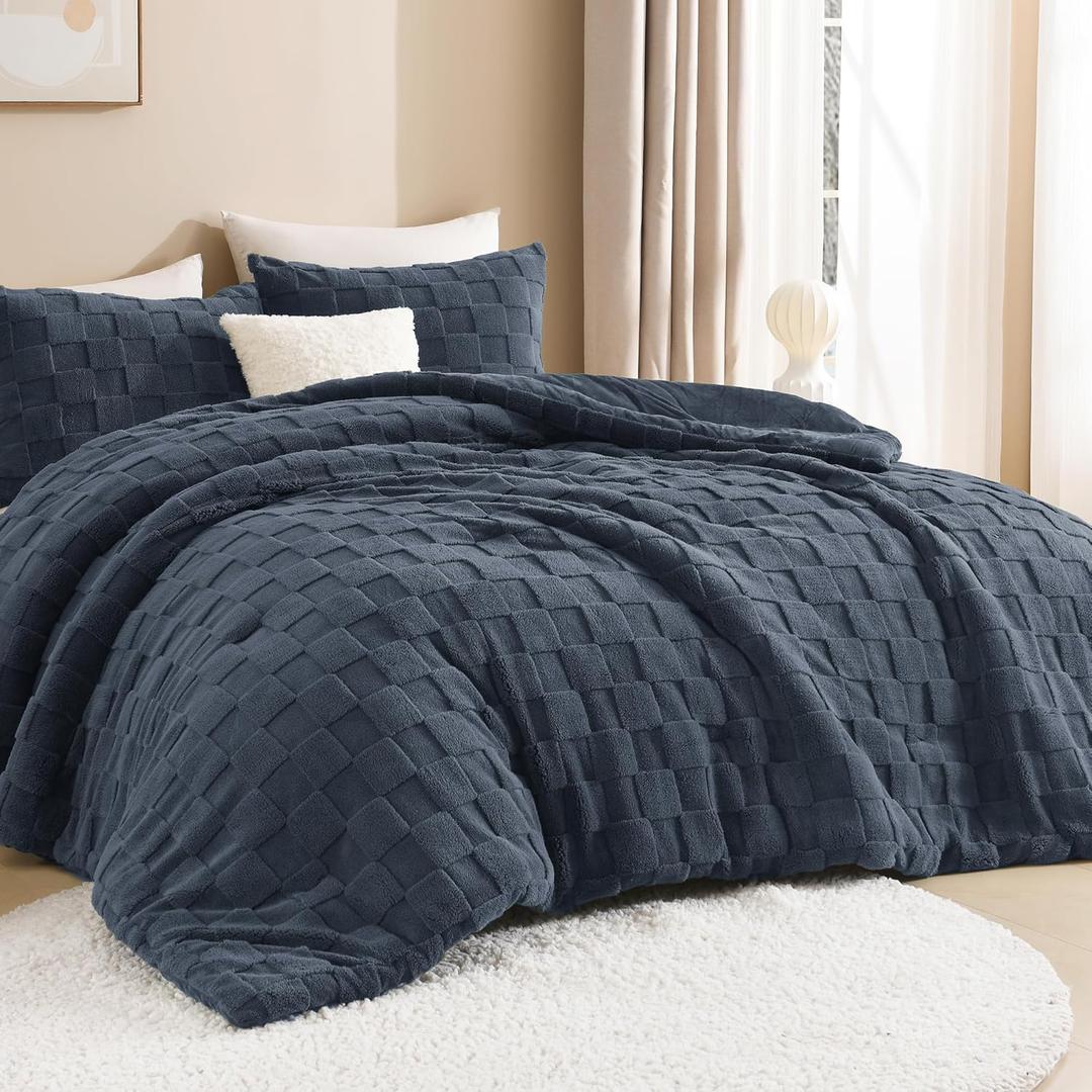 Litanika King Size Fluffy Comforter Set Navy,3 Pieces Warm Sherpa Fleece Winter Bedding Set,Jacquard Checkered Plush Fuzzy Bed Set(1 Comforter, 2 Pillowcases)