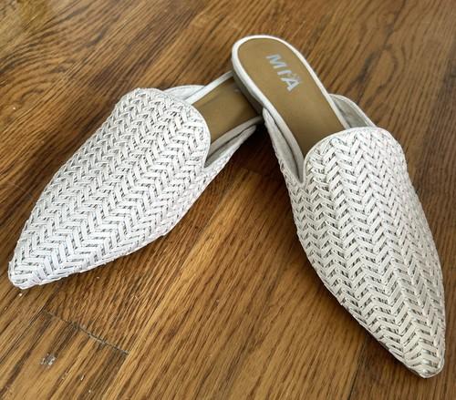 New Girl Mia Slip On Shoes Mules Clogs Size 6 Haydee Natural Woven Faux Leather
