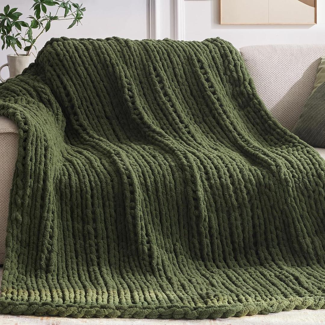 Negwoo Chunky Knit Throw Blanket, 50''*60'' Knitted Throw Chenille Yarn for Bed Couch, Handmade Green Crochet Big Thick Blanket, Machine Washable Cute Comfy Blanket for Home Decor