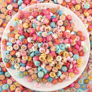 1000pcs Acrylic Small Letter Beads Round Letter Beads Colorful Acrylic with Gold Letter Alphabet for Jewelry Making Alphabet Beads (Colorful GoldPink)