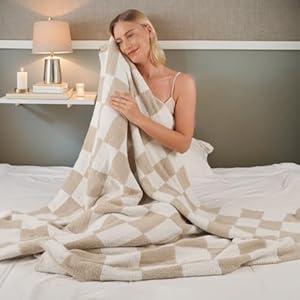 QQP Checkered Throw Blanket, Soft Cozy Microfiber Reversible Checkerboard Fluffy Blanket for Home Bed Couch., 50X60In（Camel&White）