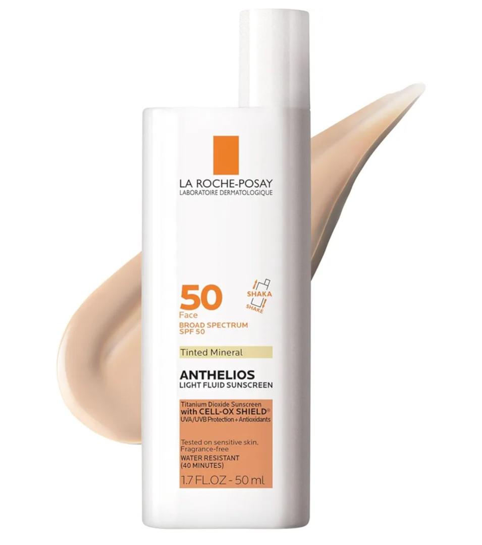La Roche-Posay Anthelios Sunscreen SPF 40, Ultra-Light Fluid Broad Spectrum SPF 40, Face Sunscreen with Titanium Dioxide Mineral, Lightweight & Fast-Absorbing, Oil-Free, Matte Finish