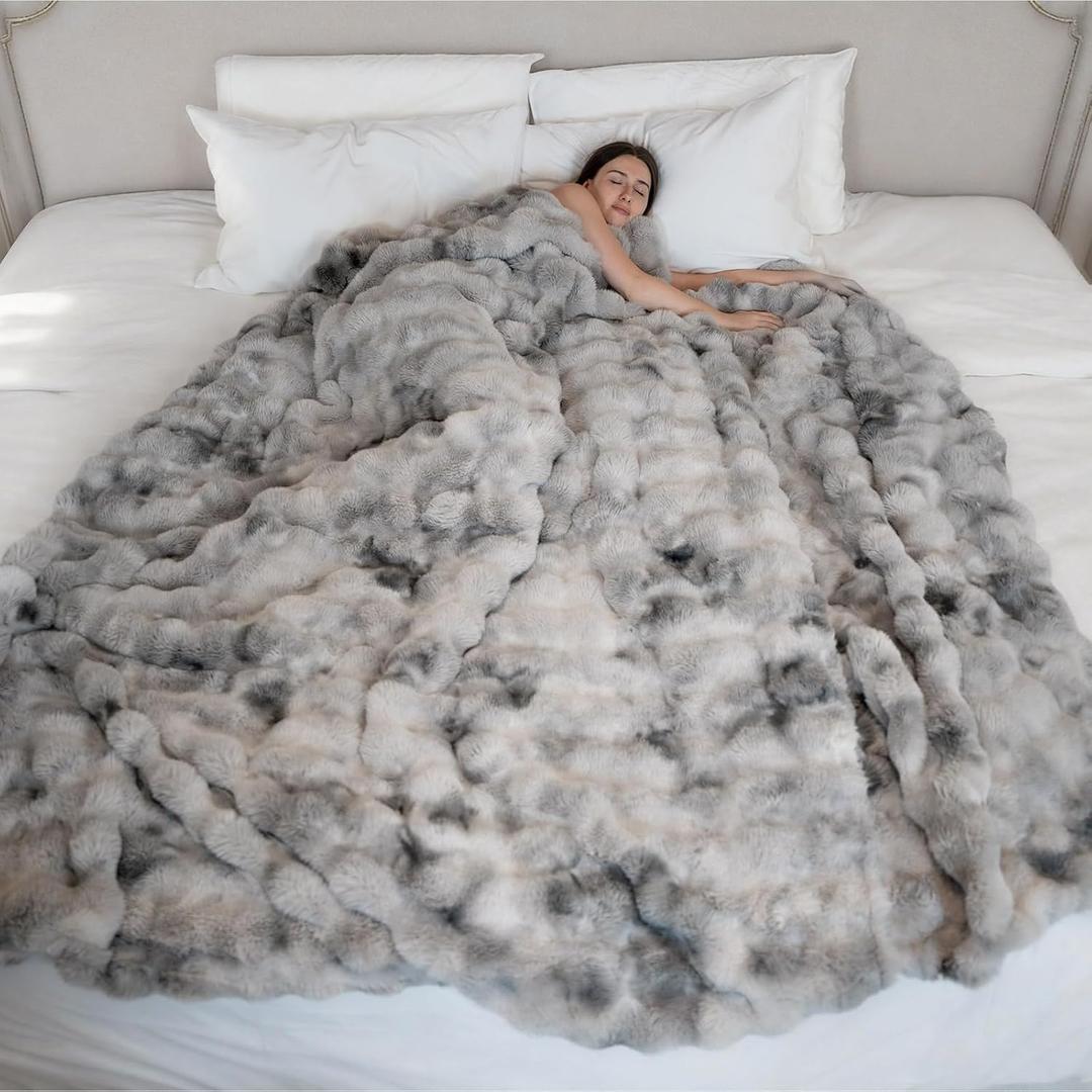 Premium Bubble Cuddle Twin Blanket for Couch Bed, Faux Fur Ultra Soft Gray Cozy Plush Fluffy Blanket, Comfortably Weighted for Bedroom Living Room Home Decor, Machine Washable, 60" x 80"