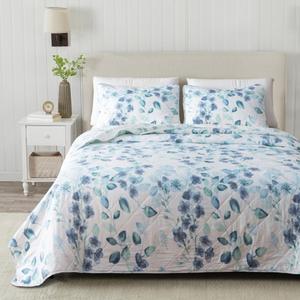 Great Bay Home Floral Full/ Queen Quilt Set with Shams, Blue Green Floral Bedding Set, All-Season, Lightweight Bedspread. Reversible, Farmhouse Bedding (Full/ Queen, Miranda)
