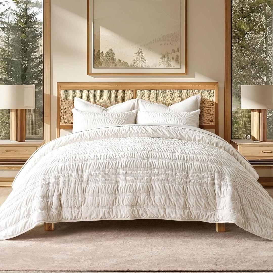 EVERGRACE Luxury Ruched Velvet Quilt King Size, Ultra Soft Bedspread Coverlet Set, Lightweight Velvet Comforter, Quilted Bedding Cover with 2 Matching Shams for All Season, Ivory White | Luxe Velvet, Soft, Opulent Sheen, Beautiful Colors, Oversized, Oeko-Tex Certified