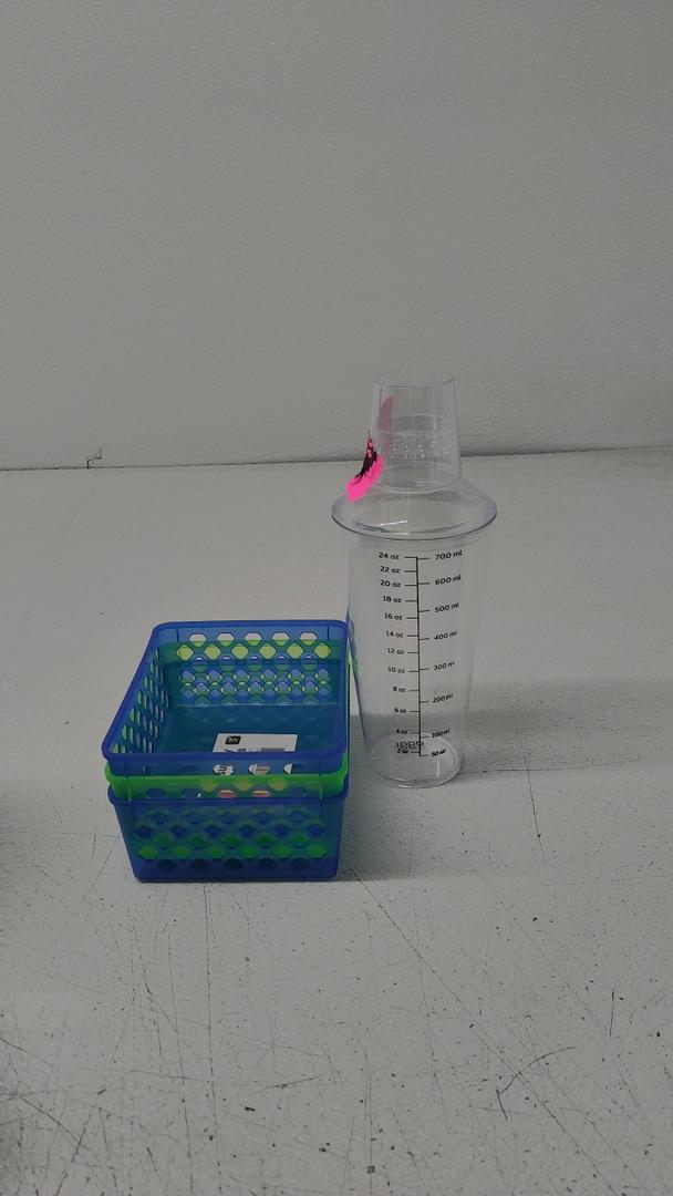 OGGI Clear Cocktail Shaker - 24 oz / 700 ml, Clear Durable Plastic Construction, Built in Strainer - Ideal Home Bar Drink Mixer, Bartender Kit, Essential Bar Accessories, Supply baskets 3, 5"x6", 12.7 X 15.2 cm