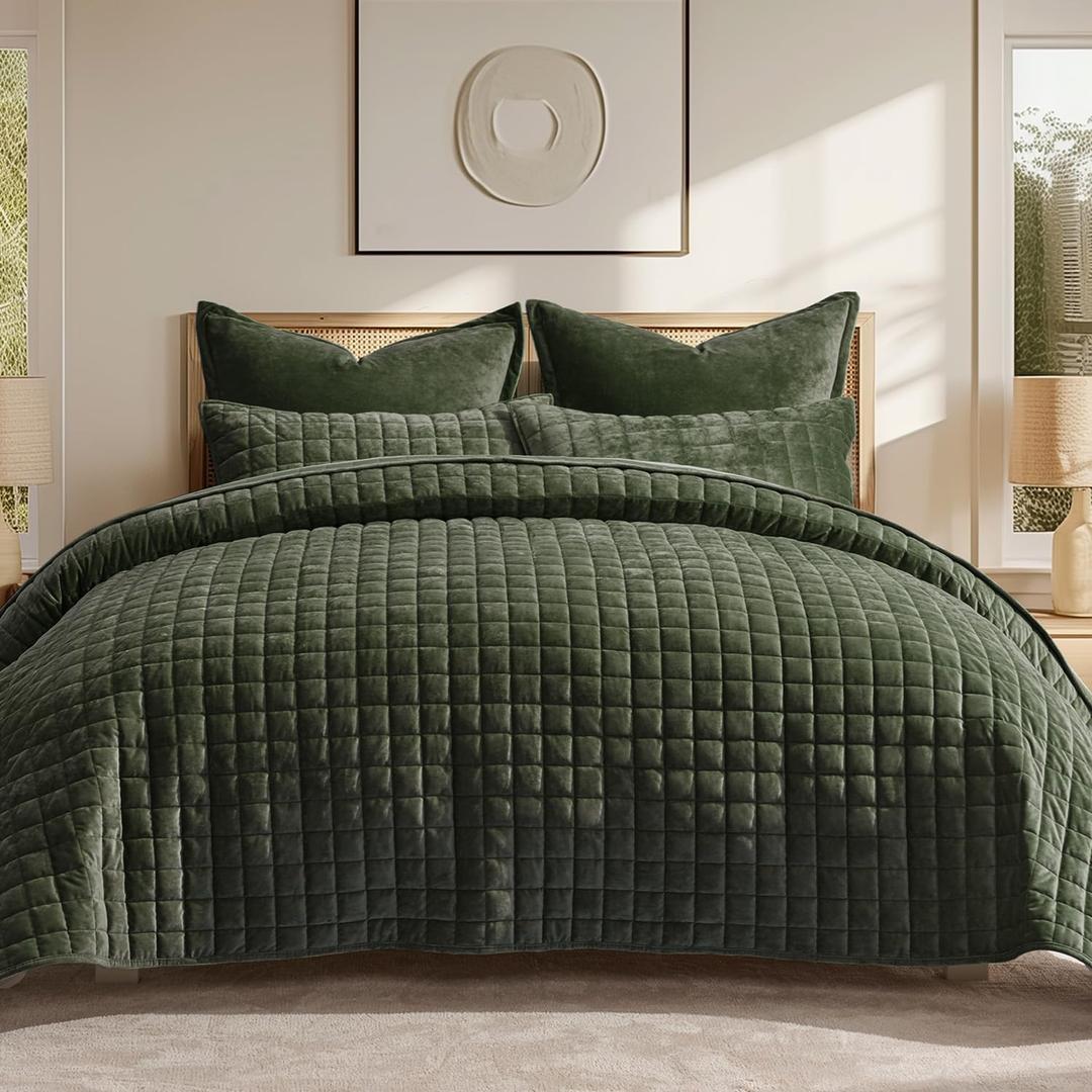RECYCO Luxury Velvet Quilt Set King Size, Lightweight Velvet Comforter Set, Oversized Bedspread Coverlet Quilted Bedding Set, with 2 Matching Pillow Shams, for All Season, Green