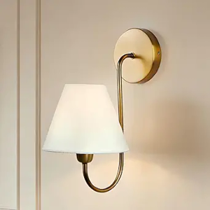 14" Wainwright Single Swoop Wall Sconce, Vanity Light with White Linen Shade & Brass Gooseneck Arm – Vintage Retro Bedroom Lamp for Elegant Home Lighting (Brass)