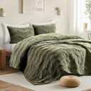 SHALALA Luxury Velvet Quilt Set Queen Size,Ultra Soft Lightweight Summer Velvet Comforter Set, Oversized Bedspread Coverlet with 2 Shams Diamond Pattern,for All Season(Olive Green, Full)
