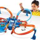 Hot Wheels Track Set with 1:64 Scale Toy Car, 4 Intersections for Crashing, Powered by a Motorized Booster, Criss-Cross Crash Track 