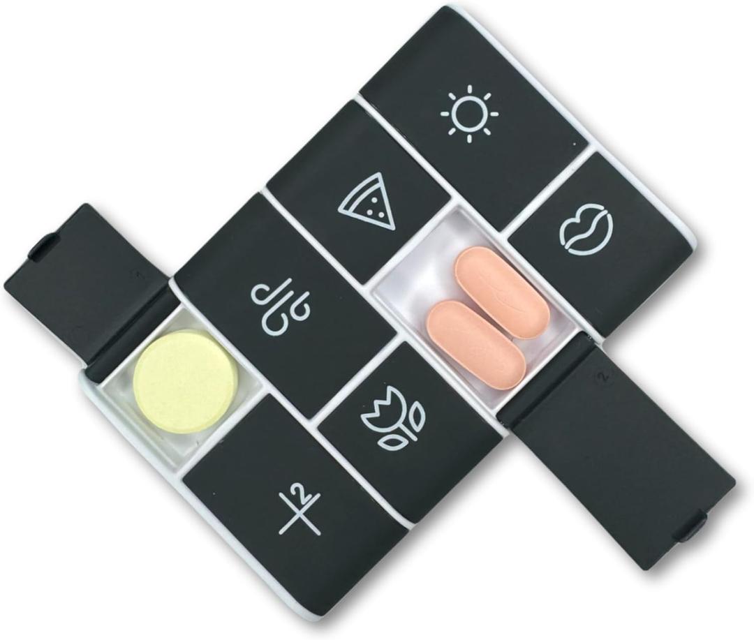 Mote Wallet Credit Card Size Pillbox Carry Medications, Pills 7 Day Weekly Organizer Pill case, Mini, Small Holder, Tiny, Travel, mote, Medicine(Mini Moonpie)