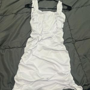 Dress White Size S ( no Brand)