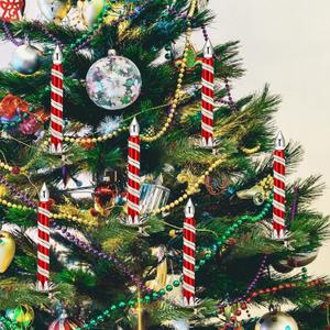 Soulchen 6 Pcs Candy Cane Striped Clip-on Candle Ornaments for Christmas Tree Vintage Retro Glass Frosted Taper Glittery Candle Stick Christmas Tree Ornaments for Holiday Decor