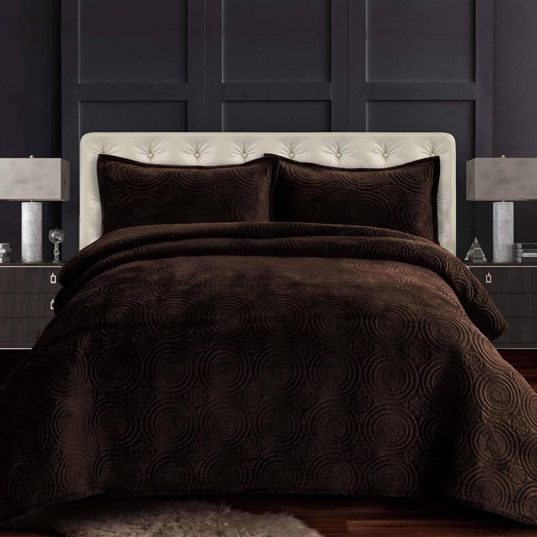 Tribeca Living Oversized Velvet Quilt, Three Piece King Bed Set, 260GSM Soft Velvet Quilted Set Includes One Quilt & Two Sham Pillowcases, Capri, Chocolate