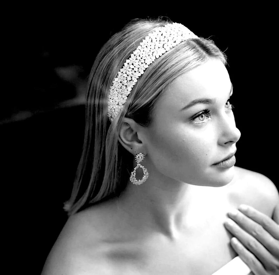 Bridal Headbands Adorned with Shimmering Crystals, Exquisite Floral Details Headpieces,Ideal Jewelry for the Elegant and Stylish 