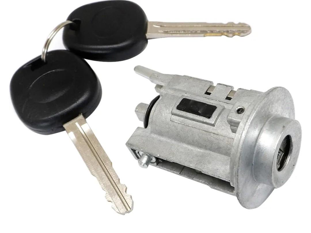 XQSMWF Ignition Lock Cylinder with 2 Keys Fit for Toyota Corolla 2005-2008 Matrix 2005-2008 Highlander 2001-2007, Replace 69057-02140 69057-17170 Metal Silver