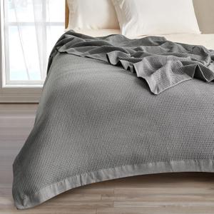 Great Bay Home 100% Cotton Blanket for King Size Bed | Lightweight and Breathable Waffle Weave Blankets for Summer & Spring | Versatile, Layering Grey Bed Blanket, Light Grey, 102x90 inches