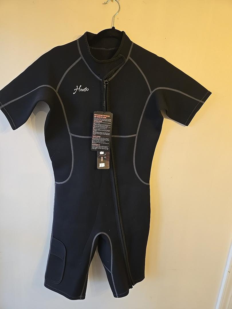 Hevto WetSuit 90% NeoPrene 10% Nylon Size Large