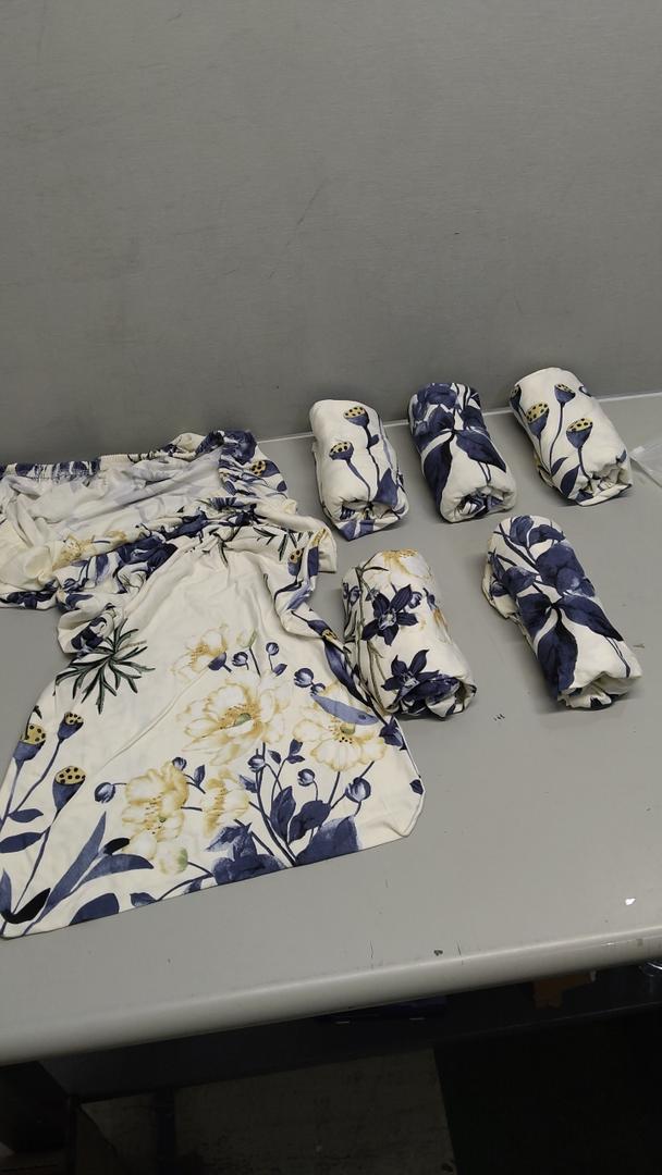 Navy and White Parsons Chair Slipcover Set of 6 Seamless Pattern with White Alstroemeria Flowers Leaves and Berries Hand Drawn V Dining Chair Protector Cover Seat Slipcover for Hotel
