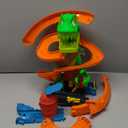 Hot Wheels Toy Car Track Set, City T-Rex Blaze Battle Playset & 1:64 Scale Die-Cast Vehicle, 18 Tall, Multiple Race Outcomes, Spinning Dinosaur Eyes
