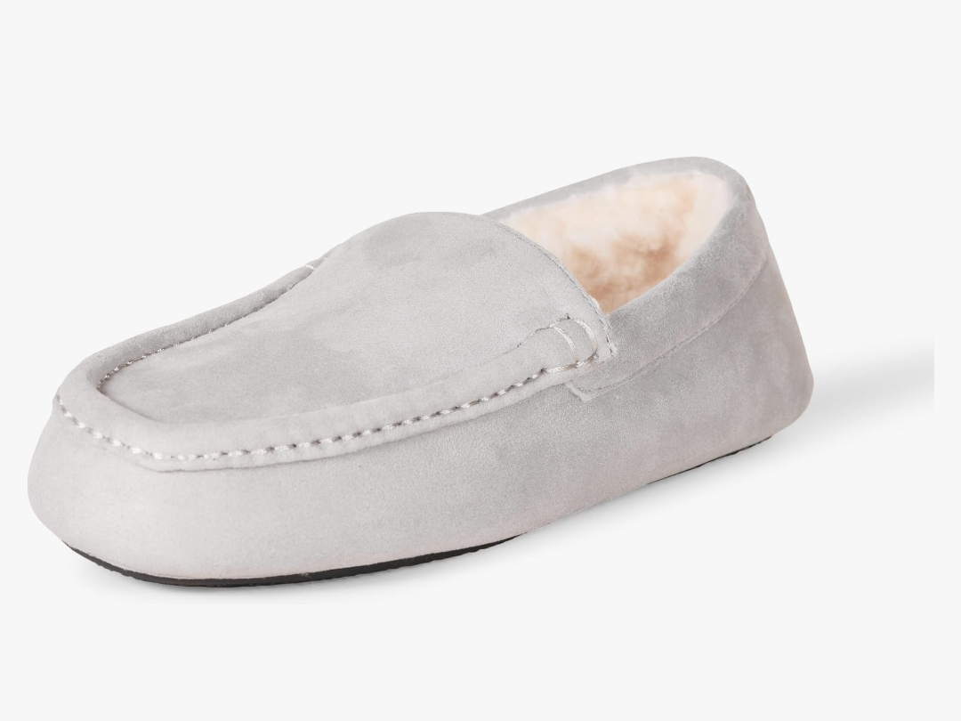 Amazon Essentials Men's Moccasin Slippers
 size 8